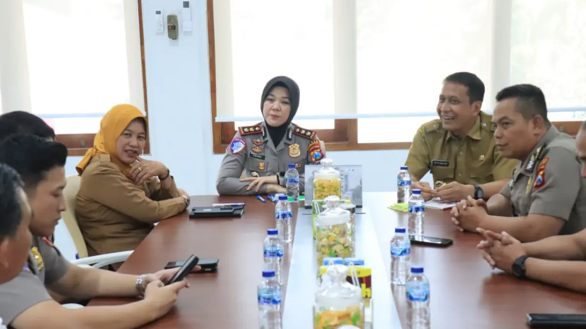 SINERGISITAS: Kapolres Bojonegoro AKBP Yenni Diarty menemui Bupati Bojonegoro Setyo Wahono didampingi Wakil Bupati Bojonegoro Nurul Azizah, Senin (3/8/2026). (IST/RDRBJN)