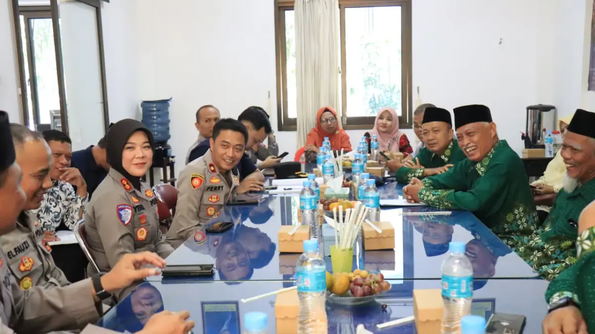 KOLABORASI: Kapolres Bojonegoro AKBP Yenni Diarty berkunjung di kantor PD Muhamadiyah Bojonegoro.