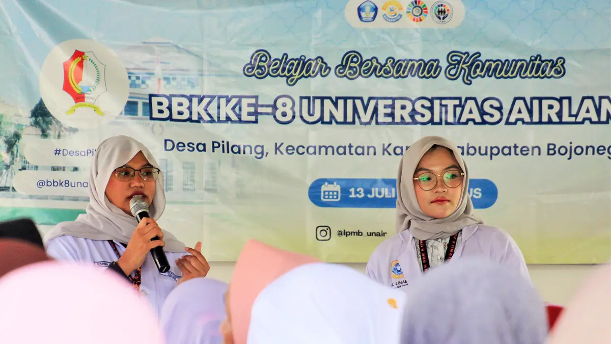 KKN BBK 8 Universitas Airlangga di Balai Desa Pilang, Kecamatan Kanor, Kabupaten Bojonegoro, pada Kamis (30/7) saat sosialisasi kesehatan. (ISTIMEWA/RADAR BOJONEGORO)