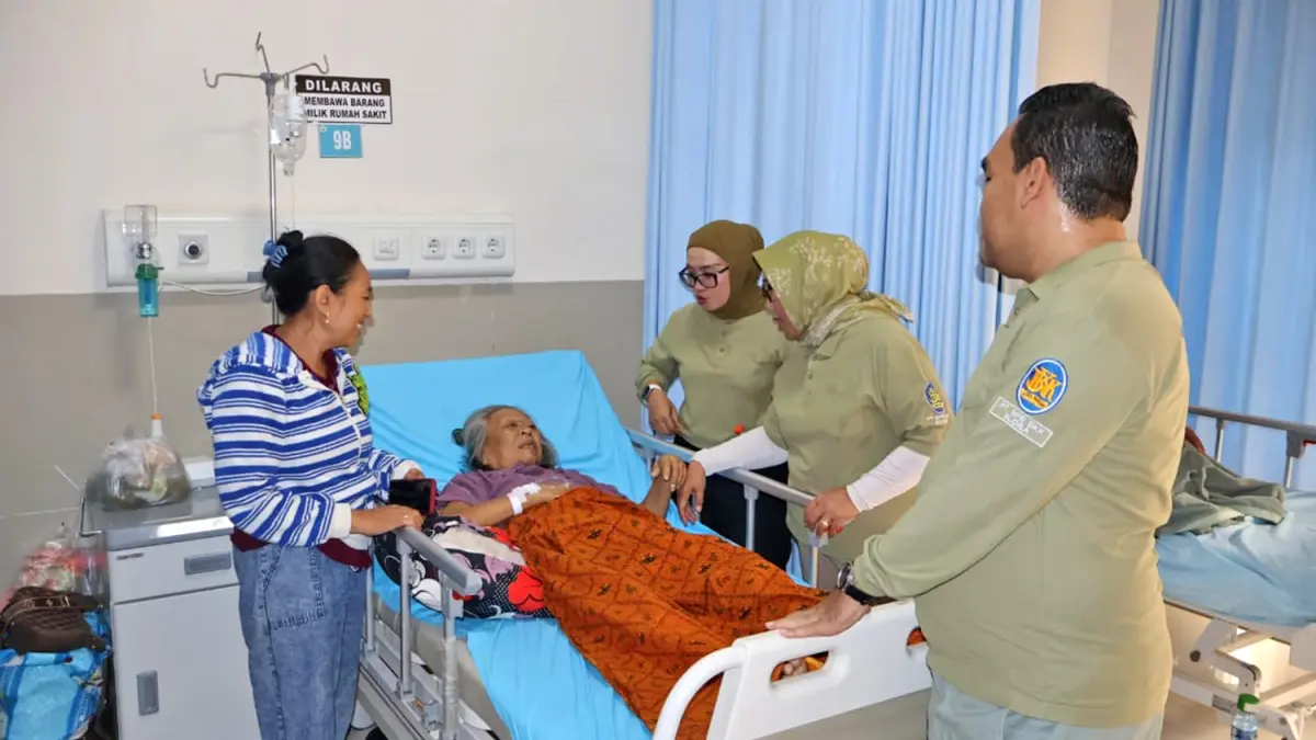 TURUN LANGSUNG: Bupati Blora Arief Rohman meninjau langsung pelayanan di RSUD Blora. (IST./RDR.BJN)