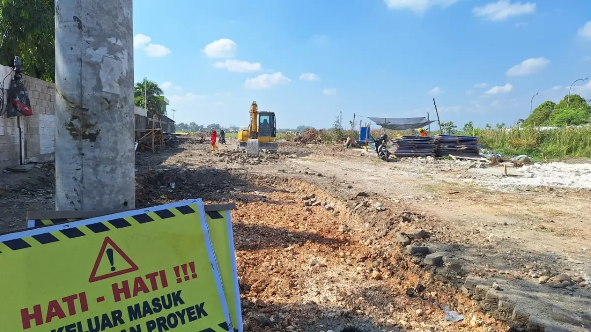 DIURUK : Lahan seluas tujuh hektare ini akan dibangun untuk sekolah rakyat di Kecamatan Cepu. (ROZI/RADARBOJONEGORO)