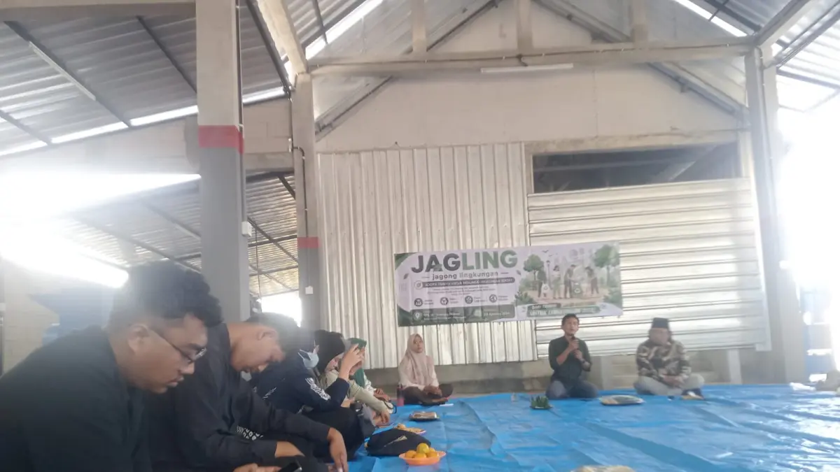 JAGONGAN: Alas Institute gelar jagongan lingkungan (jagling) di TPS 3R di Desa/Kecamatan Trucuk, Jumat (7/8).
