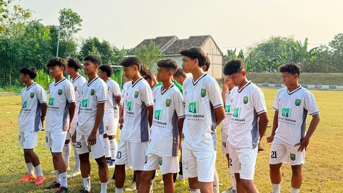 PERSIAPAN: Persibo U-17 dan Bojonegoro FC (BFC) U-17 bakal uji coba di Lapangan Reso Truno Desa Pacul, Kecamatan Bojonegoro sore ini (11/8). Mematangkan persiapan kompetisi Piala Soeratin U-17 Jawa Timur. (M. IRVAN RAMADHON/RADAR BOJONEGORO)