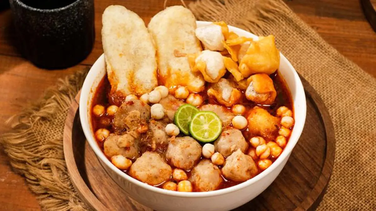 Resep seblak kuah pedas cocok menjadi pilihan bagi pencinta makanan sederhana berbumbu pedas. (PINTEREST/ANDHIKA FERIAWAN/RADAR BOJONEGORO)