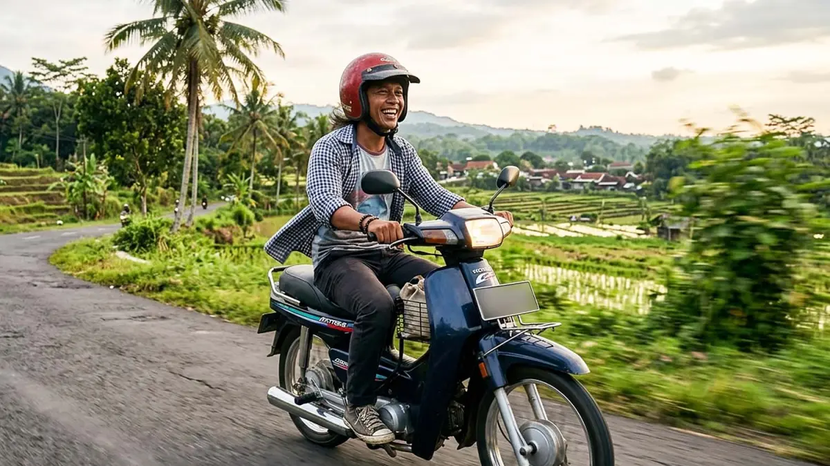 Honda Grand Astrea masih menjadi primadona motor bebek bagi segelintir orang pecinta motor lawas. (GEMINI AI/ANDHIKA FERIAWAN/RADAR BOJONEGORO)