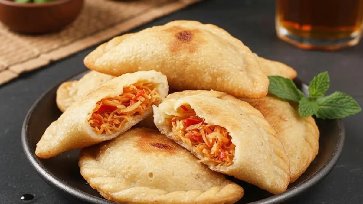 Cireng isi Ayam menjadi salah satu camilan favorit yang bisa dibuat sendiri di rumah. (PINTEREST/ANDHIKA FERIAWAN/RADAR BOJONEGORO)
