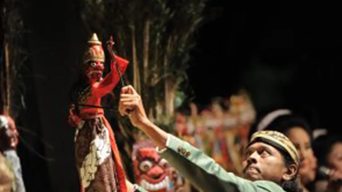 Wayang Thengul memiliki ciri khas berupa boneka kayu tiga dimensi yang dimainkan oleh seorang dalang. (ISTIMEWA/ANDHIKA FERIAWAN/RADAR BOJONEGORO)