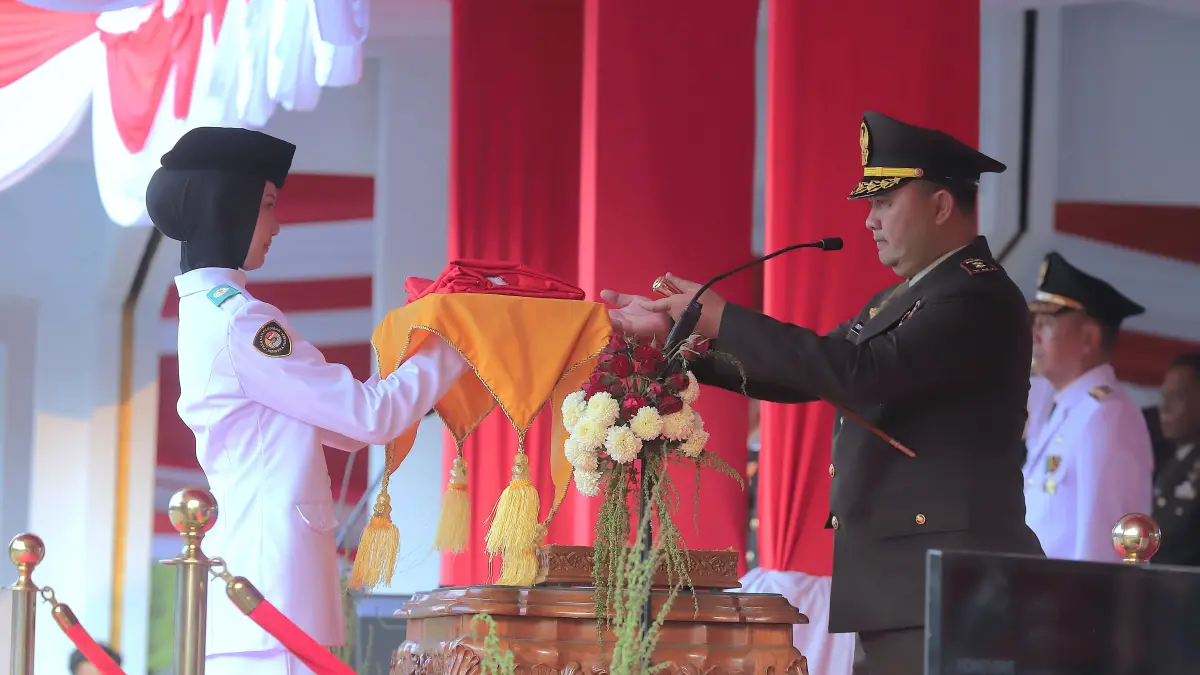 Upacara Penurunan Bendera Merah Putih (FARHAN REZA/RADAR BOJONEGORO)