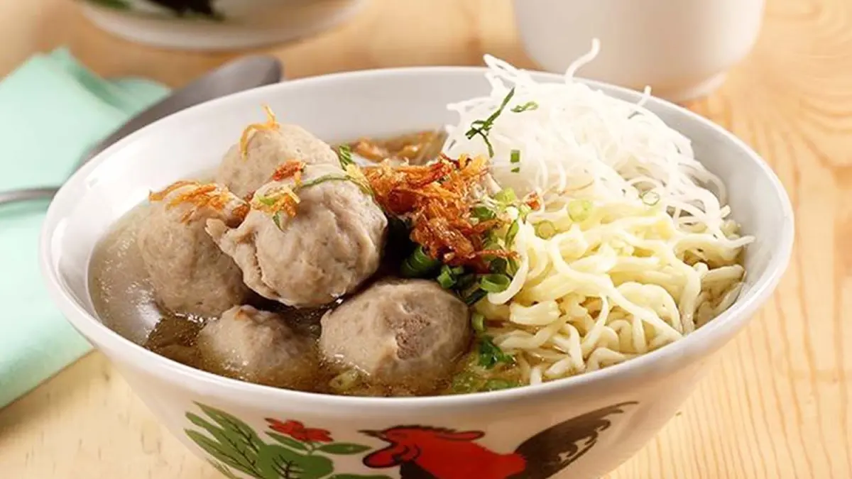 Bakso salah satu hidangan khas masyarakat Indonesia yang bisa kamu buat sendiri di rumah. (PINTEREST/ANDHIKA FERIAWAN/RADAR BOJONEGORO)