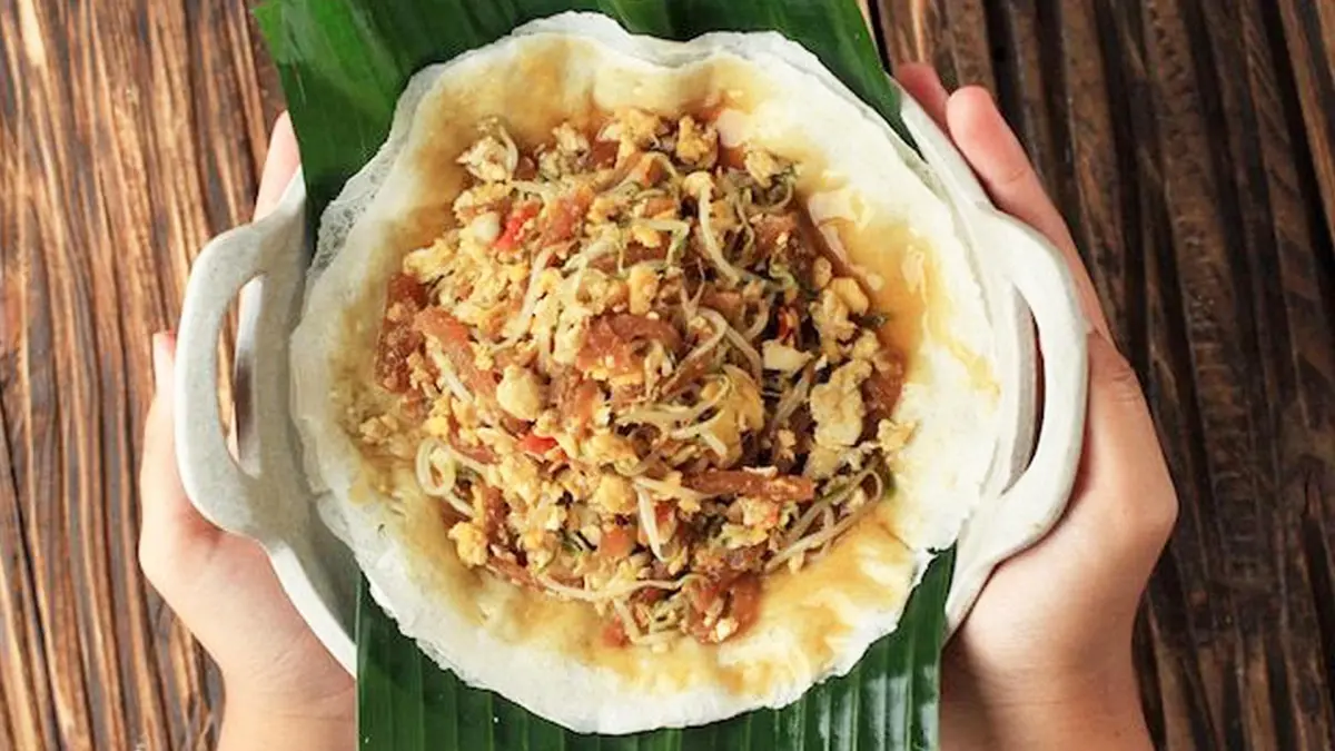 Lumpia Basah khas Bandung, jajanan tradisional yang banyak digemari masyarakat. (PINTEREST/ANDHIKA FERIAWAN/RADAR BOJONEGORO)
