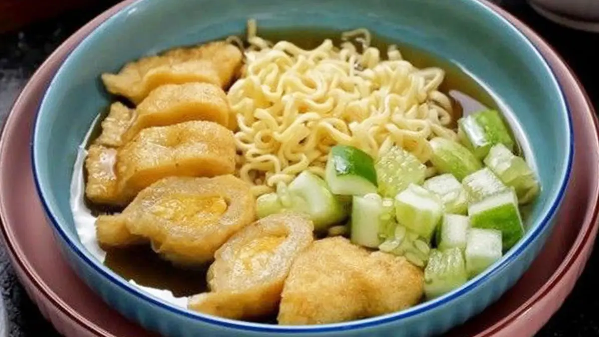 Pempek berbahan dasar ikan dan tepung tapioka ini memiliki tekstur kenyal dengan cita rasa gurih. (PINTEREST/ANDHIKA FERIAWAN/RADAR BOJONEGORO)