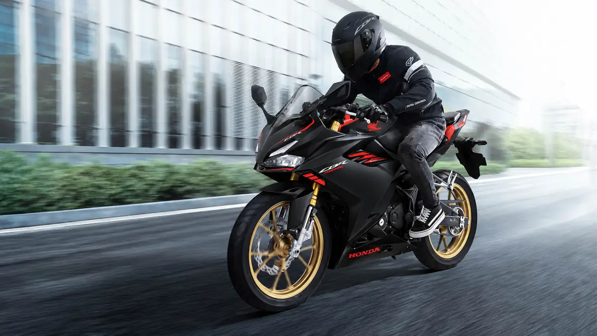 Honda CBR150R menjadi salah satu motor sport yang memiliki efisiensi bahan bakar. (AI/ANDHIKA FERIAWAN/RADAR BOJONEGORO)