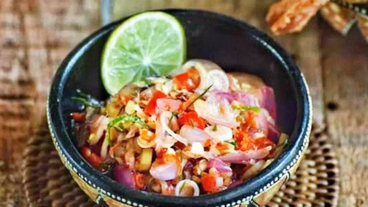 Sambal matah bisa dibuat sendiri di rumah. (PINTEREST/ANDHIKA FERIAWAN/RADAR BOJONEGORO)