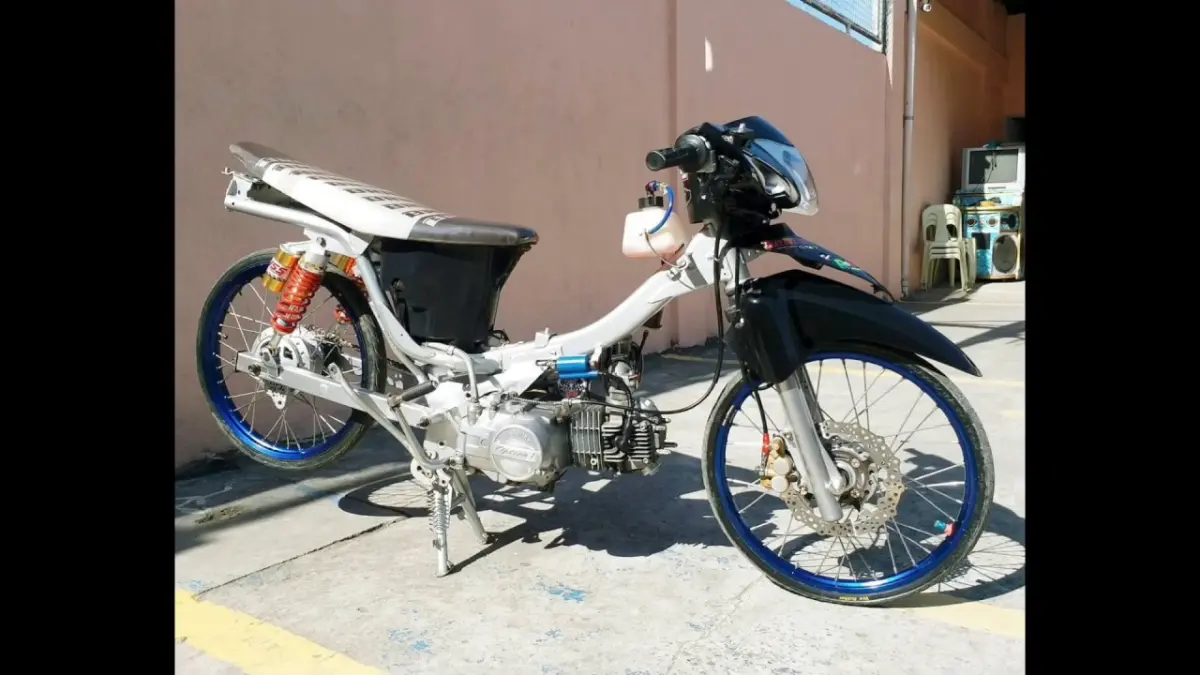 Modifikasi motor bebek era 2000-an yang populer di Indonesia. (i.ytimg.com)