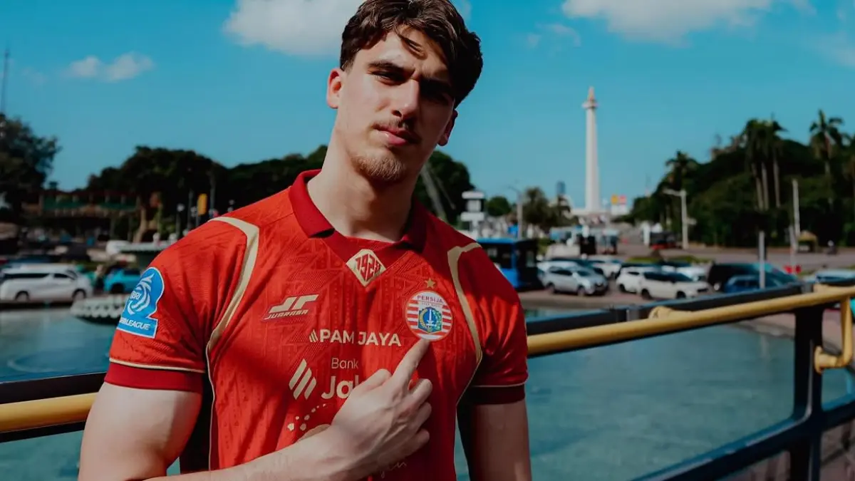 Mauro Zijlstra saat diperkenalkan Persija musim lalu. Kini striker jangkung itu dipinjamkan ke Arema FC untuk memperbaiki menit bermainnya. (PERSIJA)