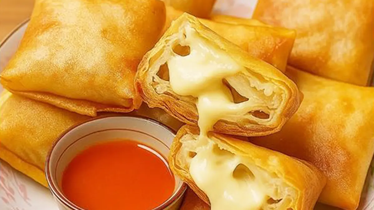 Dimsum goreng keju lumer jajanan lezat yang sedang viral. (PINTEREST/ANDHIKA FERIAWAN/RADAR BOJONEGORO)