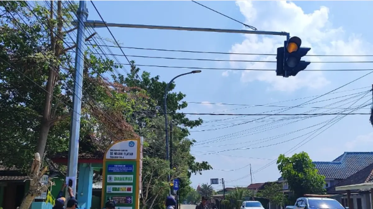 Perbaikan Warning Light (DEWI/RADAR BOJONEGORO)