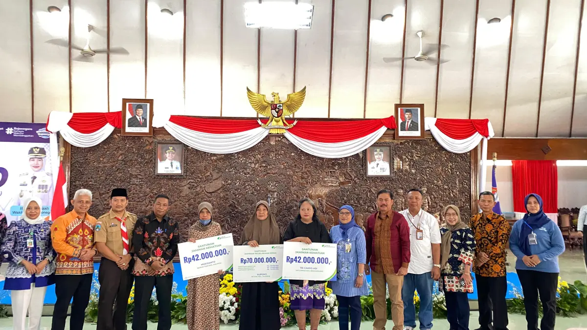 BPJS Ketenagakerjaan Bojonegoro Salurkan Jaminan Ratusan Juta di Pendopo Malawapati (YANA DWI/RADAR BOJONEGORO)