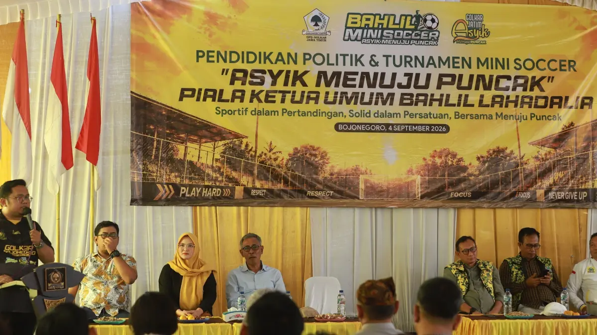 BAHLIL MINI SOCCER: Sebanyak 16 tim dari Bojonegoro, Lamongan, dan Tuban telah mengikuti technical meeting Turnamen Bahlil Mini Soccer Asyik Menuju Puncak di kantor DPD Partai Golkar Bojonegoro, Jumat (4/9). (FARHAN REZA ARDIANSYAH/RADAR BOJONEGORO)
