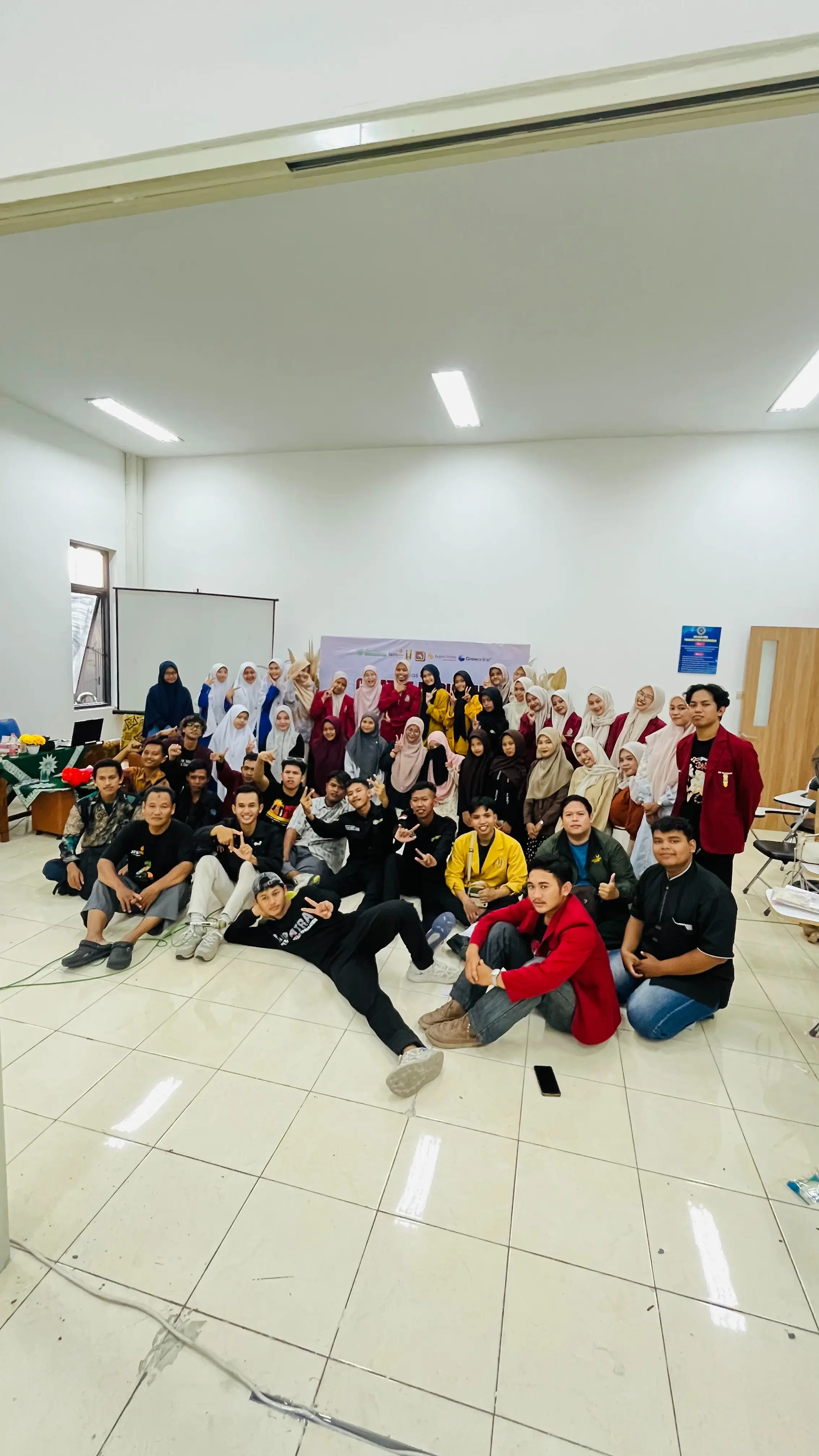 Kebersamaan mahasiswa STTM ARFA di kelas. (ISTIMEWA)