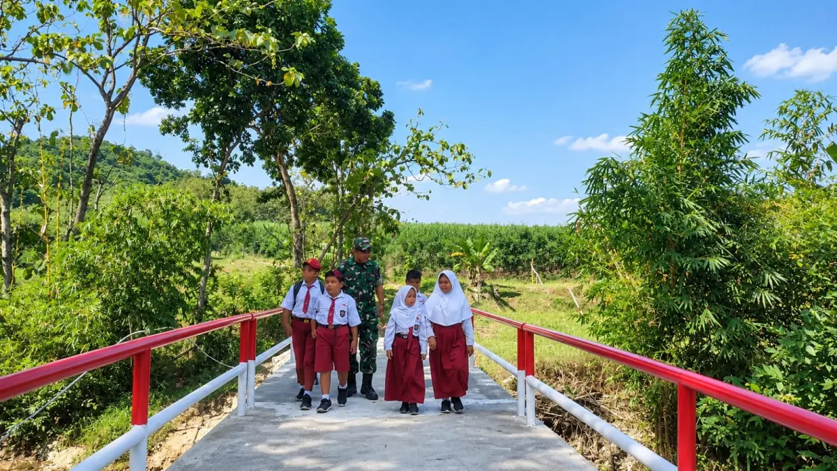 DUKUNGA MOBILISASI: Salah satu jembatan garuda di Desa Candi, Kecamatan Todanan yang sudah terealisasi. (IST./RDR.BJN)