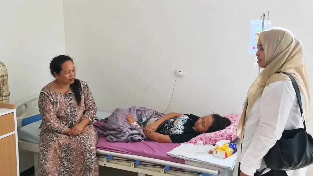 JALANI PERAWATAN: Lima siswa keracunan MBG masih mendapatkan perawatan intensif. (ACHMAD SYAEROYZI/RDR.BJN)