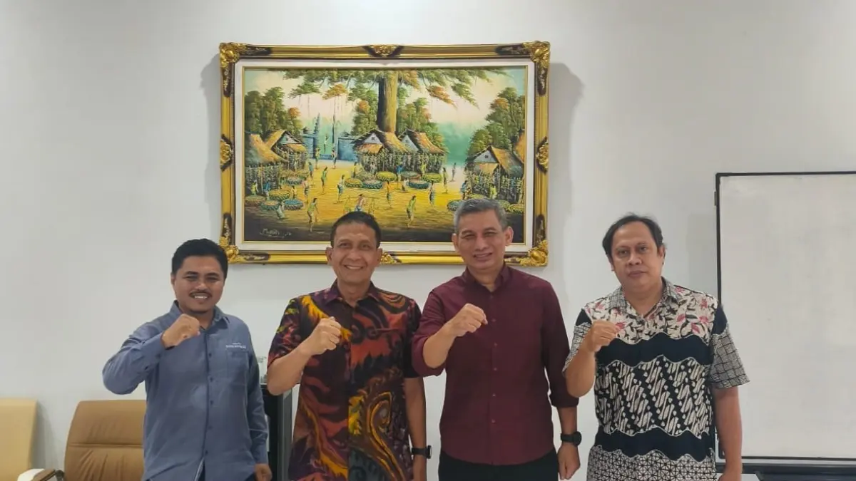SINERGI : Bupati Setyo Wahono menerima manajemen Radar Bojonegoro kemarin.
