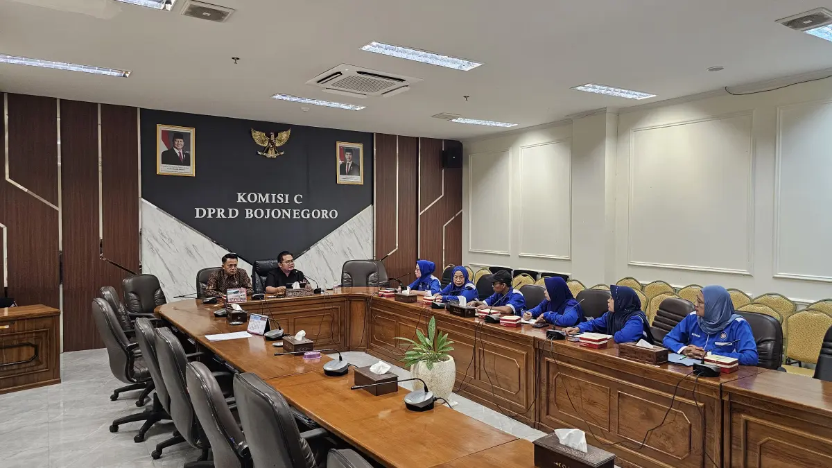 AUDEINSOI: FSP RTMM SPSI Bojonegoro audiensi bersama Komisi B dan C DPRD Bojonegoro, Kamis (10/9). (YANA DWI KURNIYA WATI/RADAR BOJONEGORO)