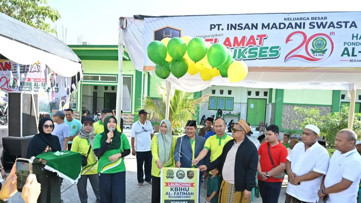 LAUNCHING : Kiai Tamam bersama Anggota DPR RI Eko Wahyudi dan H. Choirul Umam atau yang akrab disapa Haji Her di Ponpes Al Fatimah kemarin.&nbsp; (IST/RADAR BOJONEGORO)
