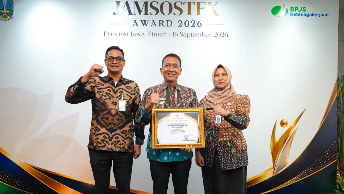 MEMBANGGAKAN: Pemkab Bojonegoro raih peringkat ke-2 Jamsostek Award Jatim 2026. Penghargaan diterima langsung di Ballroom Vasa Hotel, Surabaya pada Rabu (16/9/2026).