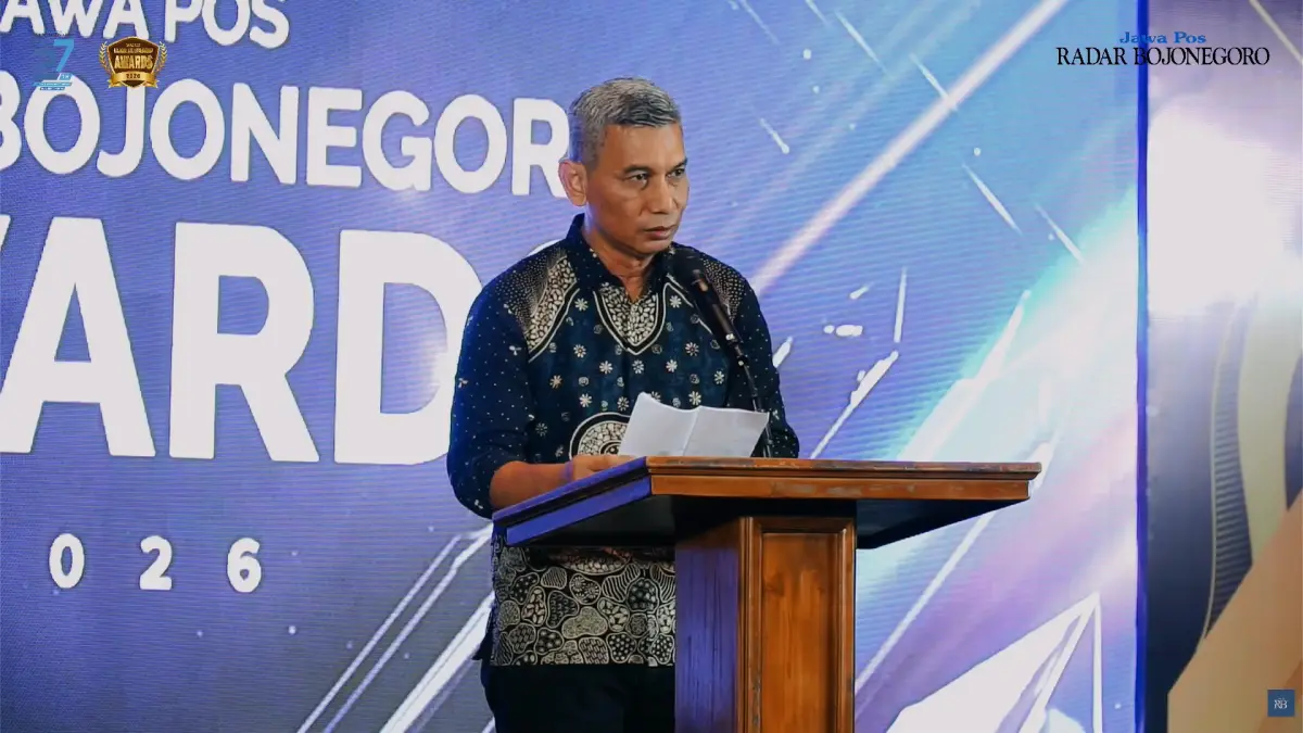 SPEKTAKULER: Pembukaan Radar Bojonegoro Awards 2026 di Andrawina Ballroom hotel Aston Bojonegoro berlangsung spektakuler kemarin (17/9) malam. Sebanyak 69 tokoh inspiratif dari Kabupaten Bojonegoro, Lamongan, dan Blora menerima penghargaan dari Jawa Pos Radar Bojonegoro yang&nbsp;&nbsp;terbagi tujuh kategori. (ANDIKA FERIAWAN/RADAR BOJONEGORO)