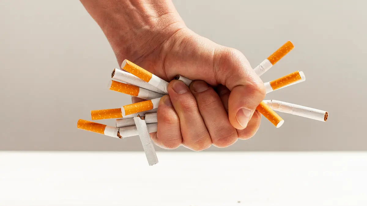Bahaya rokok yang dapat menyebabkan berbagai penyakit. (MAGNIFIC/ANDHIKA FERIAWAN/RADAR BOJONEGORO)