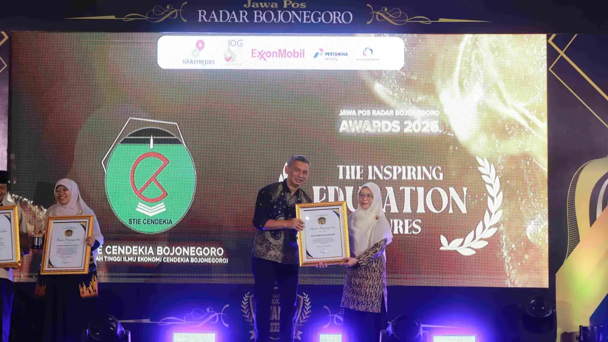 APRESIASI: STIE Cendekia berhasil meriah penghargaan Radar Bojonegoro Award