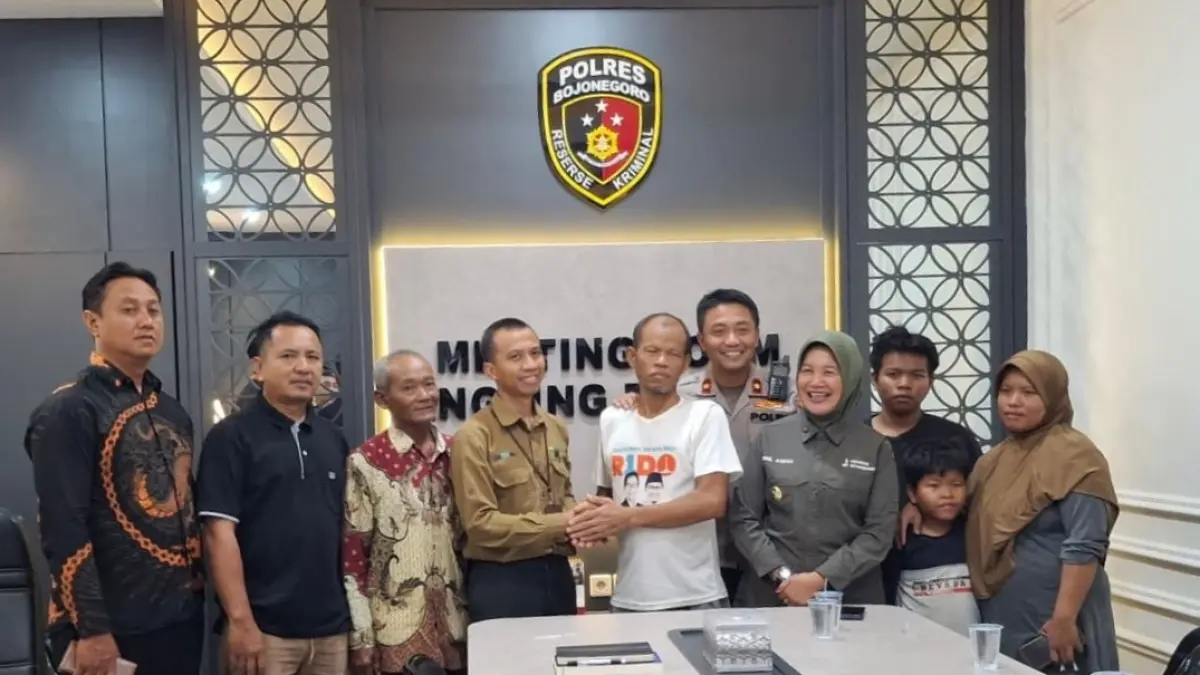 AKHIRNYA BEBAS: Suginanto, 44, akhirnya bebas melalui RJ dan mediasi melibatkan kejari, PN, Perum Perhutani KPH Padangan, Kapolres Bojonegoro, serta Wabup Nurul Azizah. (PEMKAB FOR RADAR BOJONEGORO)