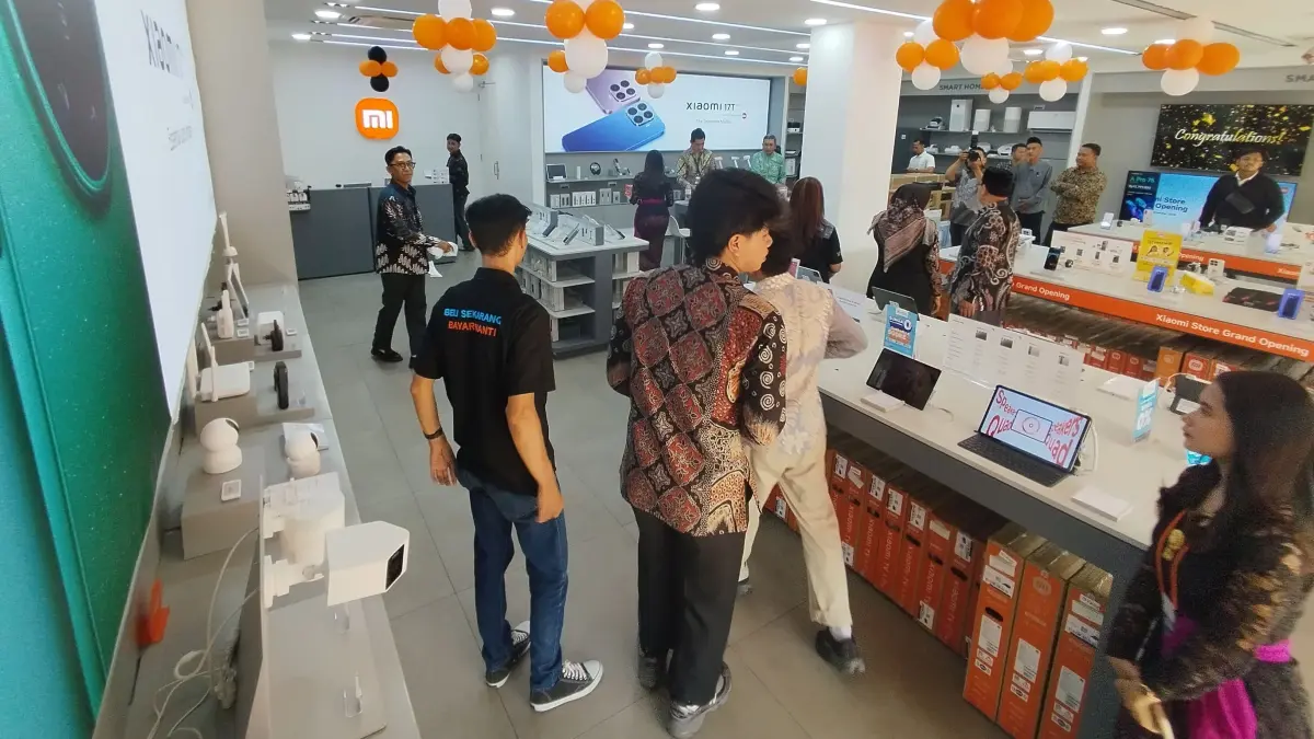 Berbagai produk elektronik hingga home living tersedia di gerai. (HAKAM ALGHIVARI/RADAR BOJONEGORO)