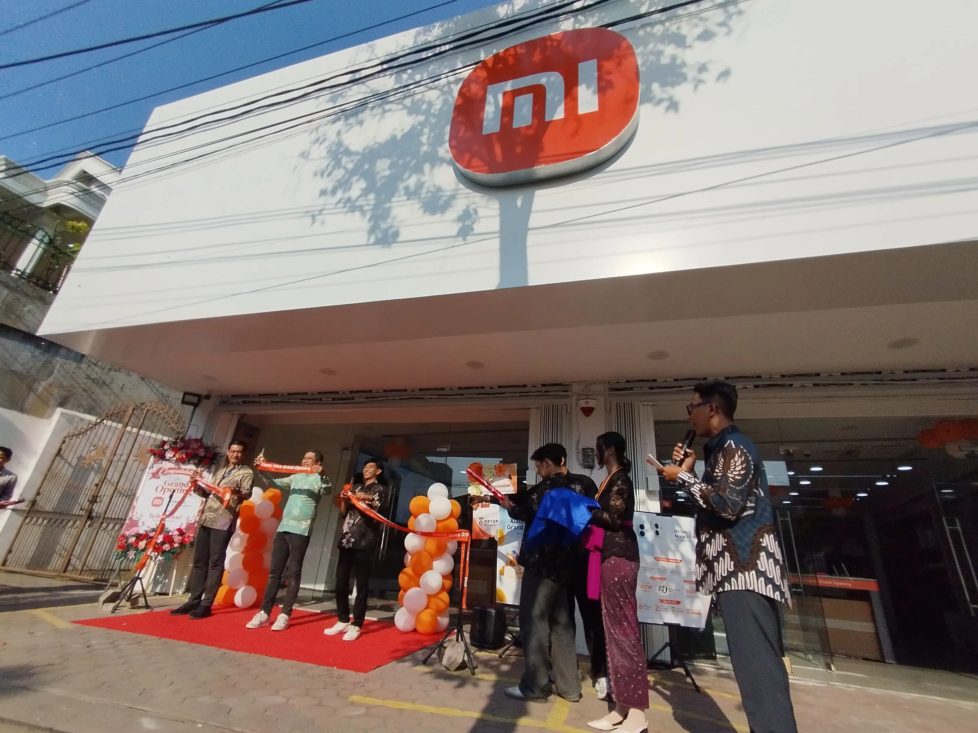 Grand Opening Xiaomi Store Bojonegoro, Jumat (25/9). (HAKAM ALGHIVARI/RADAR BOJONEGORO)