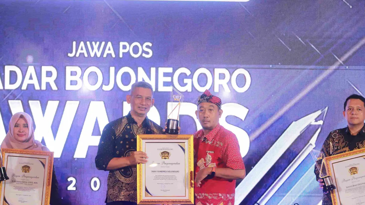 APRESIASI: SMAN 1 Sumberrejo meraih Radar Bojonegoro Awards 2026 Kategori The Inspiring Education Figur.