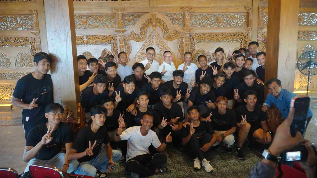 PERSIAPAN: Manajemen dan tim Persibo berpose beberapa waktu lalu.