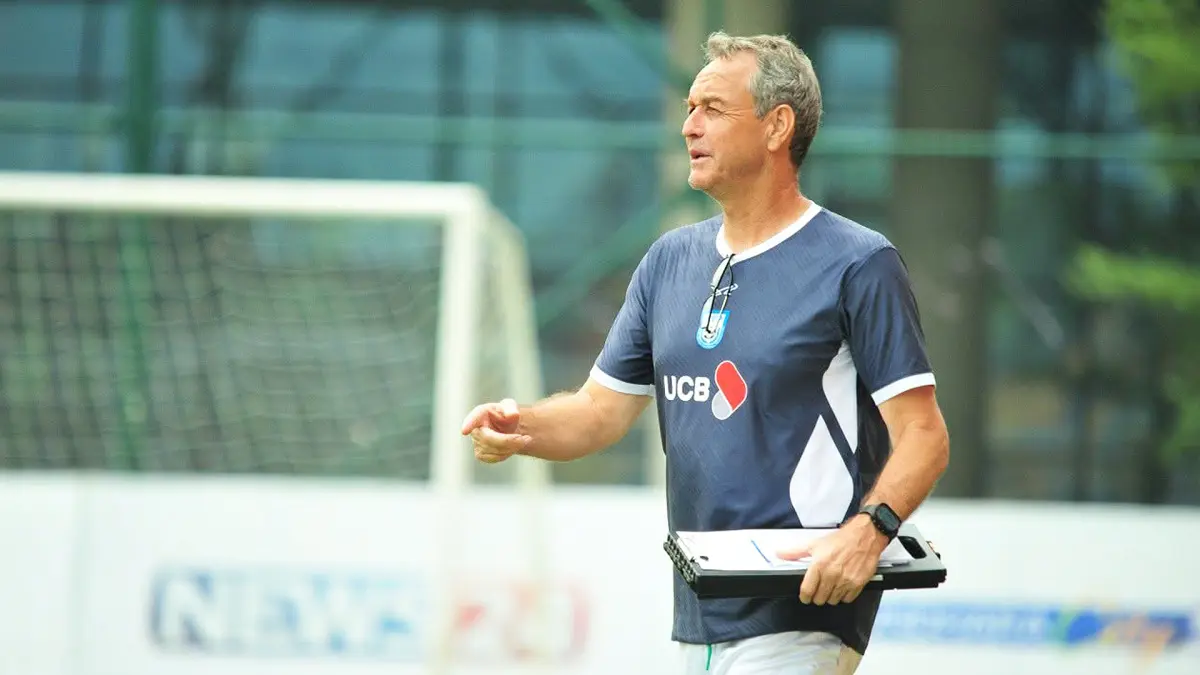 Pelatih Timnas Bangladesh, Thomas Dooley, waspadai dua pemain Timnas Indonesia. (PINTEREST/ANDHIKA FERIAWAN/RADAR BOJONEGORO)