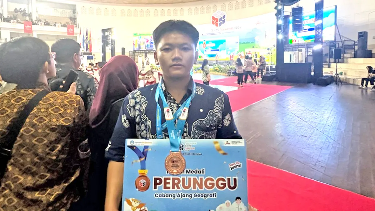PRESTASI: Nauval Rasyaad sabet medali perunggu bidang geografi OSN 2026. (ISTIMEWA/RADAR BOJONEGORO)