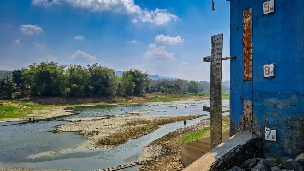 TERDAMPAK CUACA: Kondisi Waduk Tempuran di Desa Tempuran, Kecamatan Blora yakni debit airnya menyusut drastis selama musim kemarau ini. (ACHMAD SYAEROYZI/RDR.BJN)