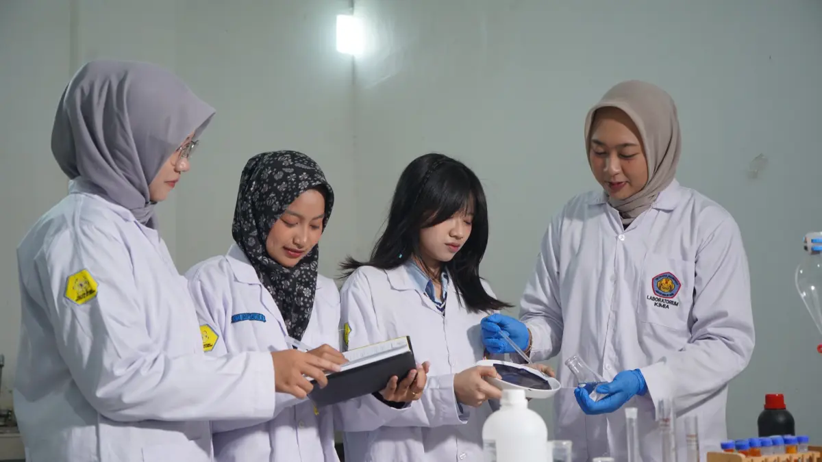 KAGUM: Mahasiswa Kimia Unigoro Kembangkan Bioplastik yang Bisa Deteksi Kesegaran Makanan
