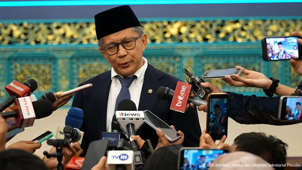 Rocky Gerung seusai dilantik Presiden Prabowo jadi anggota Wantimpres, Jumat (2/10). (YOUTUBE SEKRETARIAT PRESIDEN)