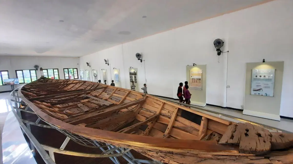 Jejak perahu kuno menunjukkan nadi transportasi air di Bengawan Solo Bojonegoro. (ISTIMEWA/ANDHIKA FERIAWAN/RADAR BOJONEGORO)