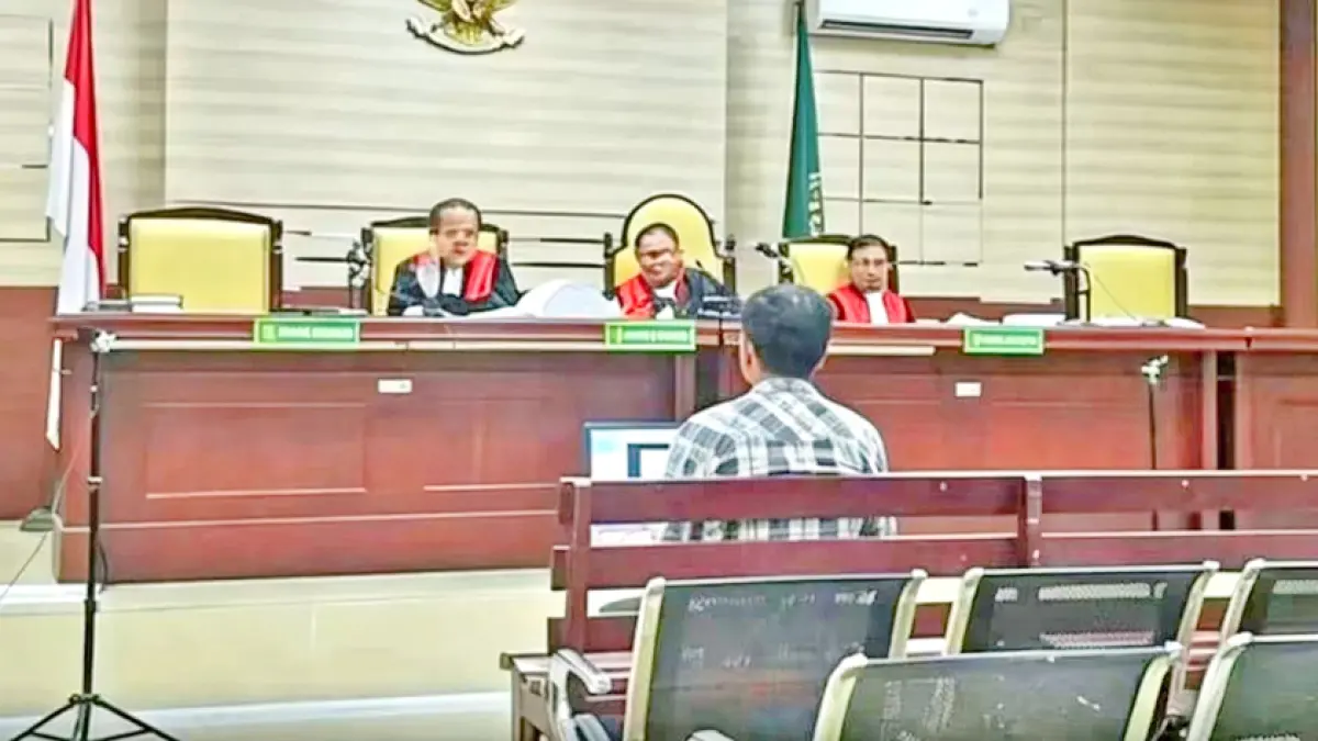 TIPIKOR: Eks Kades Drokilo Sutrisno jalani persidangan tipikor di Pengadilan Negeri Surabaya. (IST/RADAR BOJONEGORO)