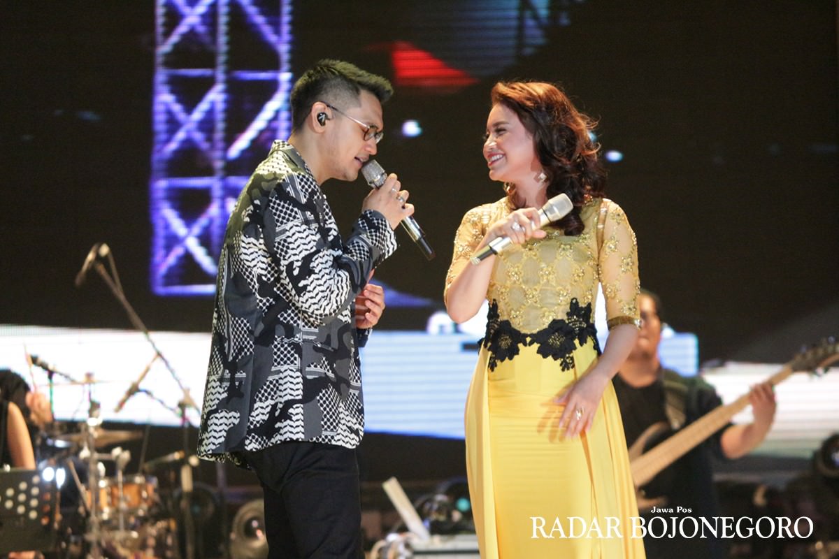 rossa-dan-afgan-tampil-mesra