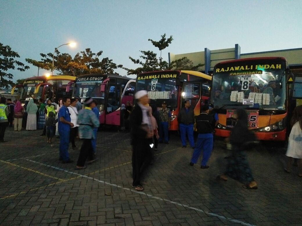 isak-tangis-iringi-keberangkatan-cjh