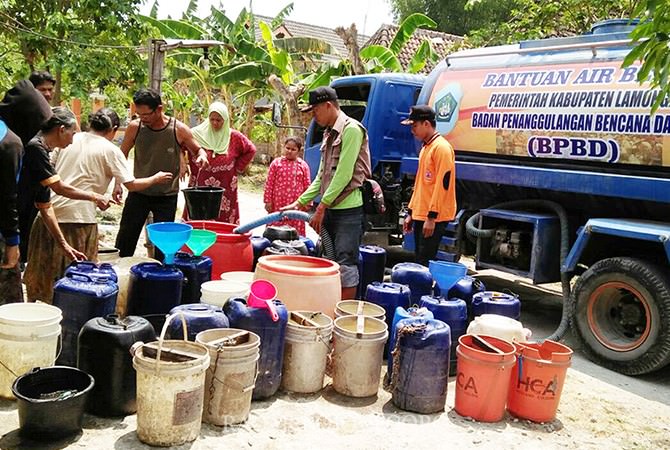 bpbd-lamongan-terus-lakukan-dropping-air-bersih-untuk-warga