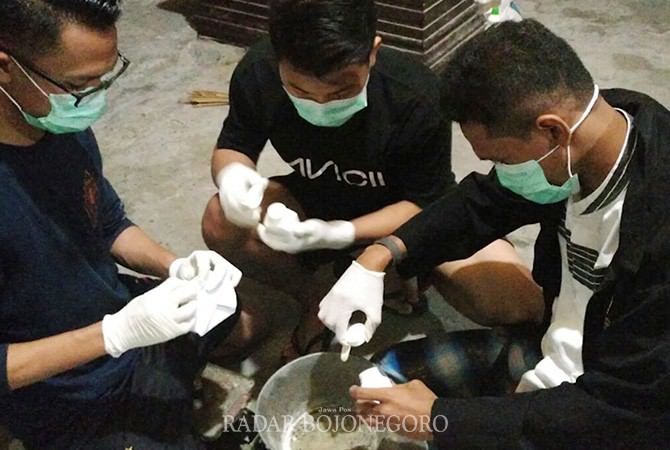 yuk-simak-cara-bikin-kertas-dari-kotoran-sapi