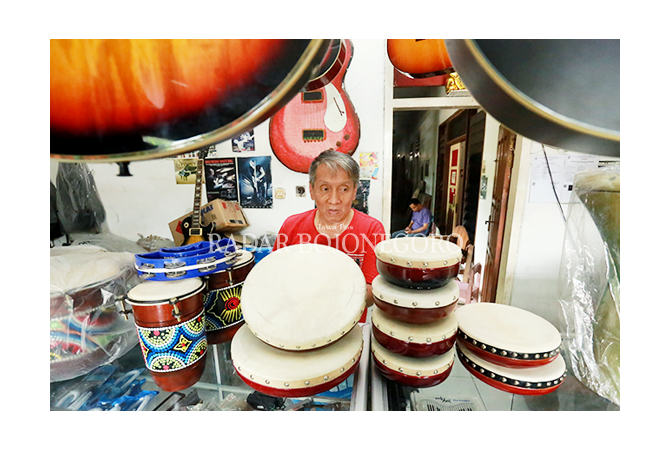 alat-musik-kasidah-diburu-sekolah